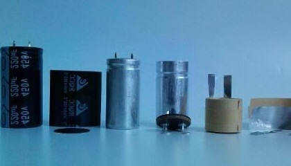 電機(jī)上的啟動(dòng)電容器和運(yùn)行電容器各有什么作用？